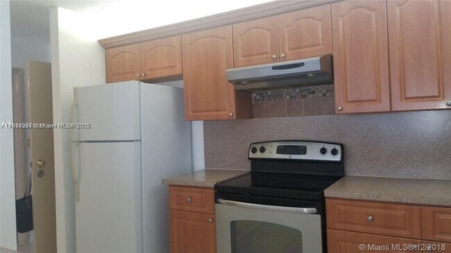 Building Photo - 14850 Naranja Lakes Blvd