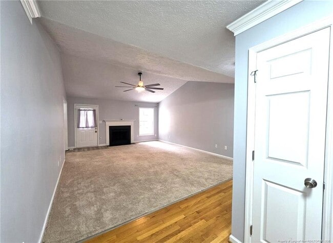 Building Photo - 910 Foxhunt Ln