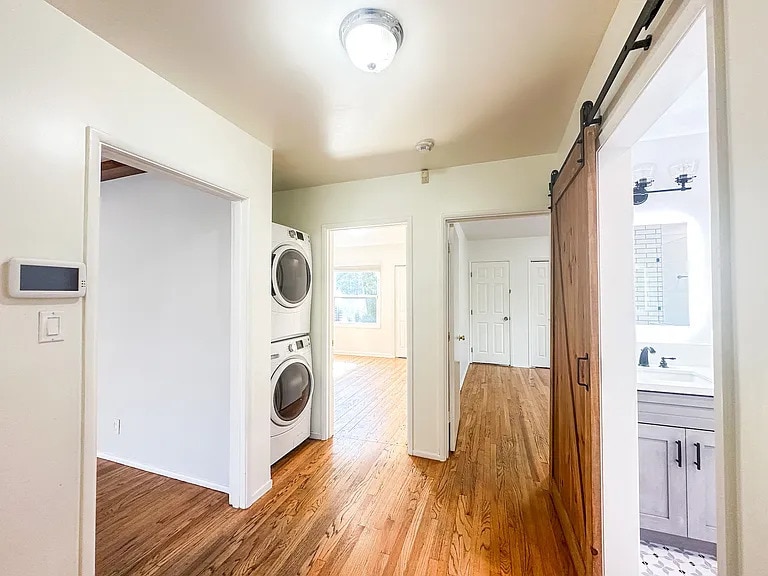 Washerand Dryer - 5714 Simpson Ave