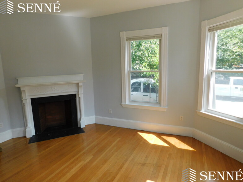Building Photo - 1539 Cambridge St