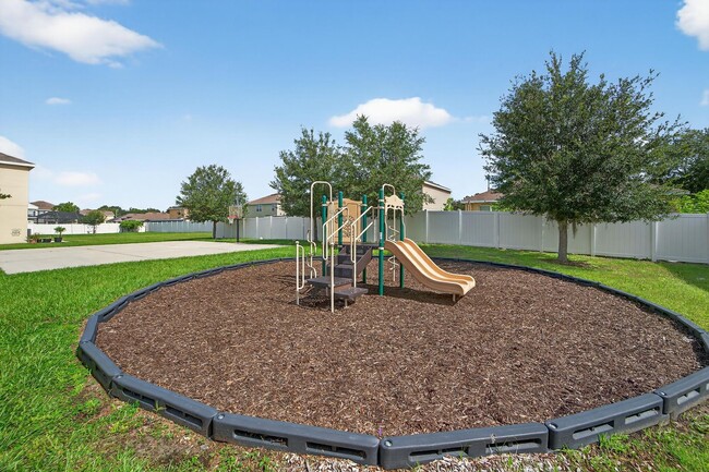 Building Photo - Stunning 5 bed/ 2 bath