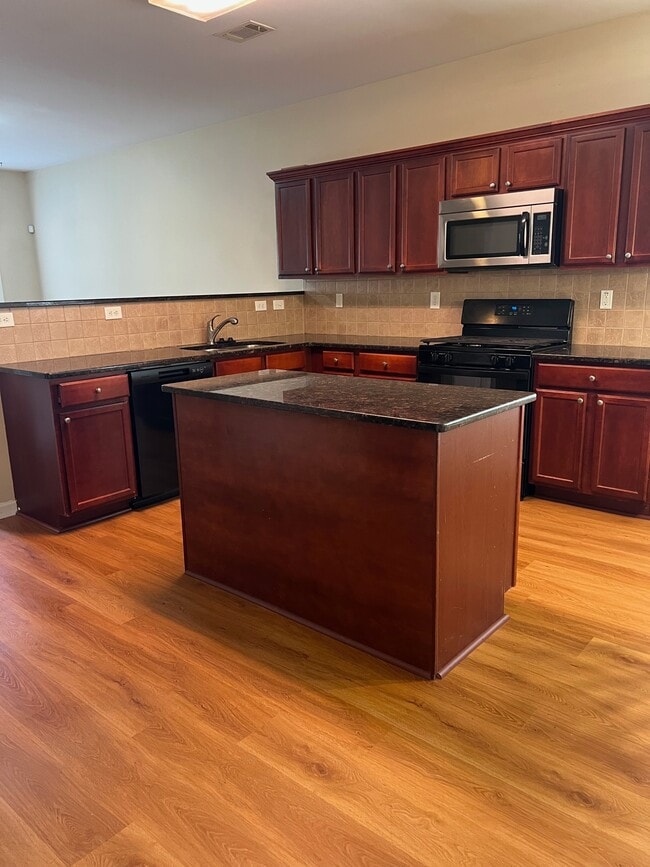 Building Photo - 2210 Copper Trail Ln NE