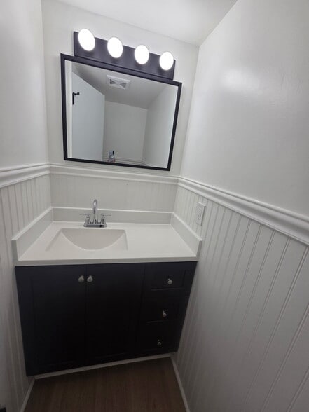 Building Photo - 104 Laurel Ct