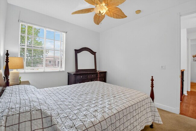 Building Photo - 9826 Vía Amati