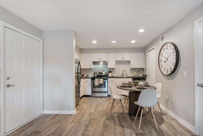 Building Photo - Boulevard