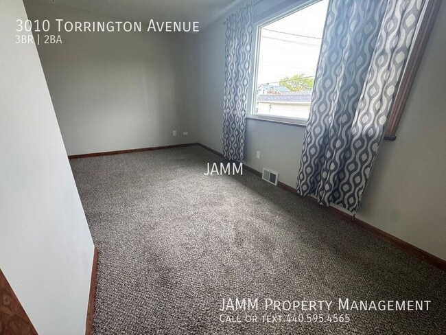 Building Photo - 3010 Torrington Ave