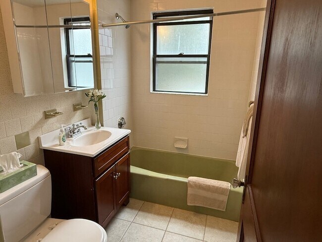 Building Photo - 63 Park St