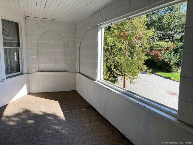 Building Photo - 32 Latham St