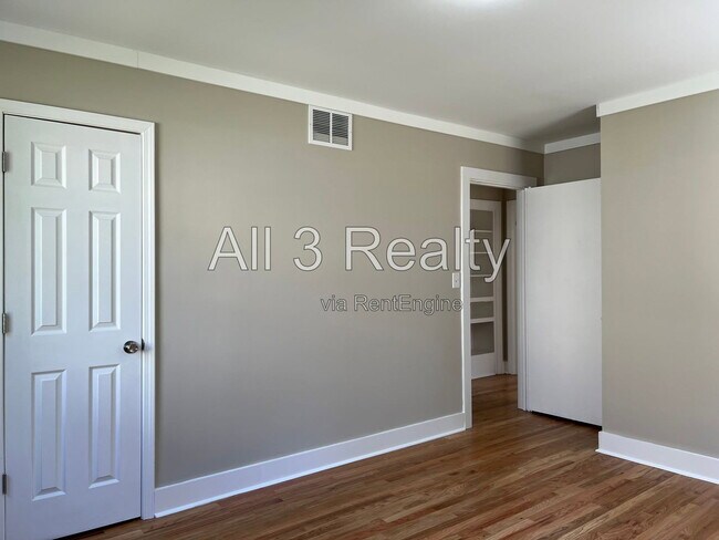 Building Photo - 723 Hillman St