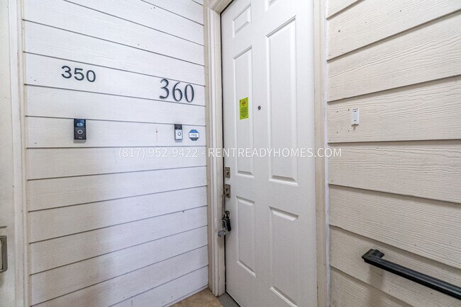 Building Photo - 251 S Mill St