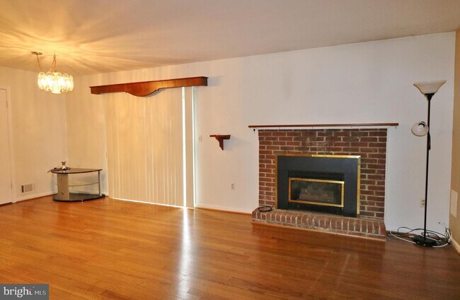 Building Photo - 6061 Dawn Dr