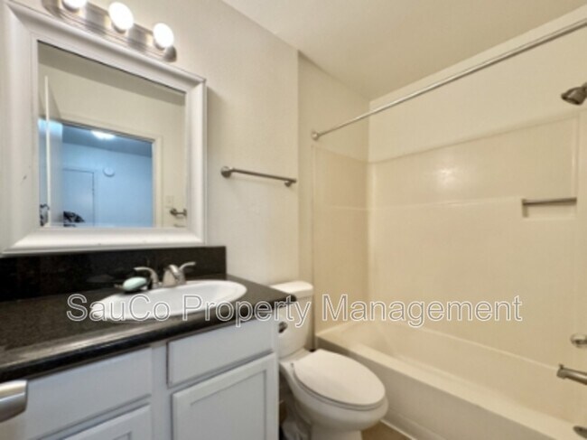 Building Photo - 5552 SW Beaverton Hillsdale Hwy