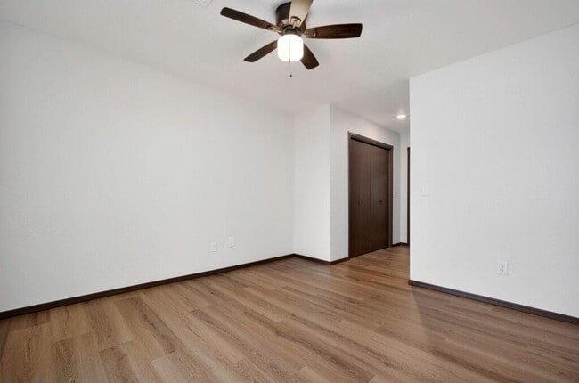 Building Photo - 742 W Juniper Dr