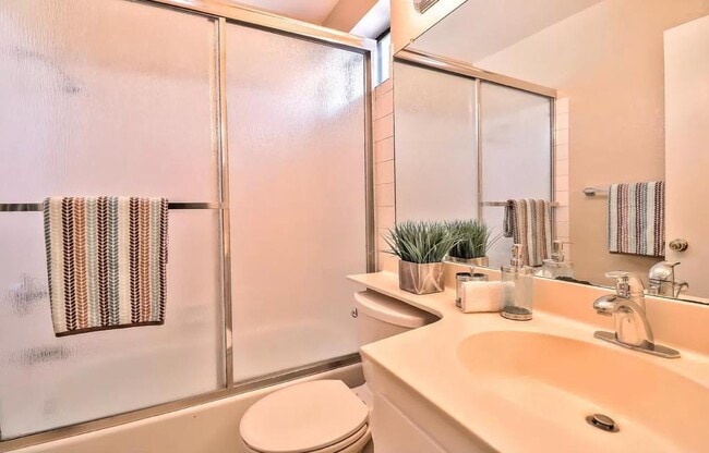 Building Photo - 882 La Barbera Dr