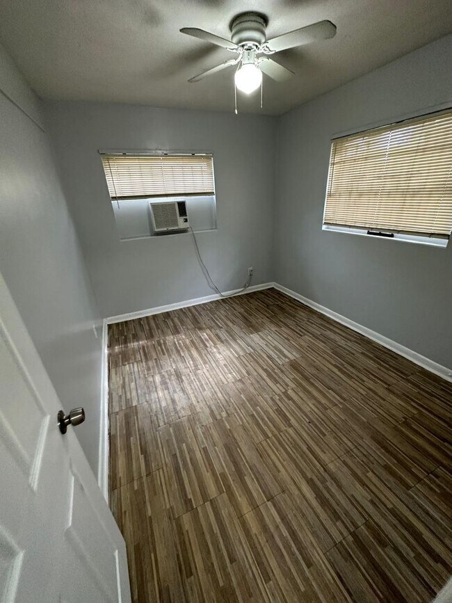 Building Photo - 2845/2847 W 6th St.