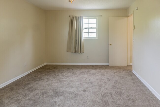 Building Photo - 5039 Winchester Dr S