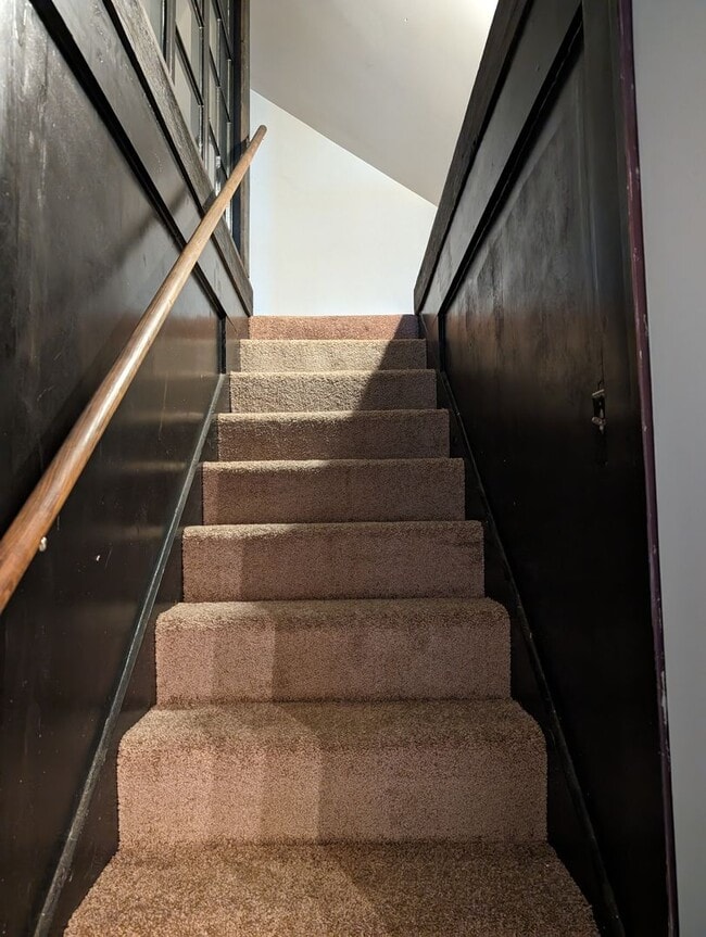 Building Photo - 310 E College St