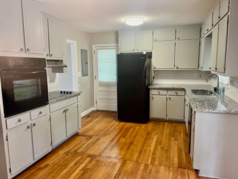 Building Photo - 3534 Maryvale Dr