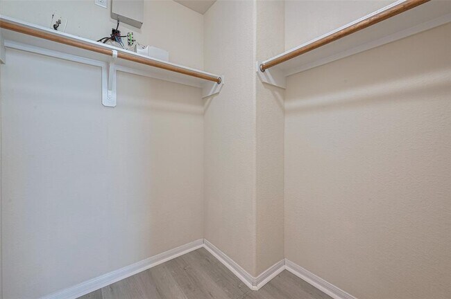 Building Photo - 18402 Each Elm Way