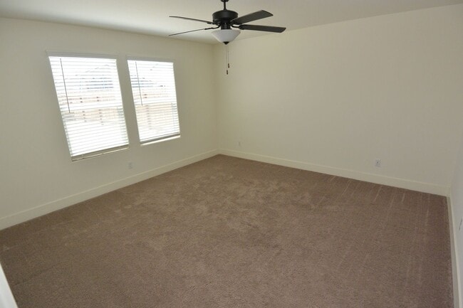 Building Photo - Almost Brand New 4 bedroom home in great South East Visalia neighborhood with Solar