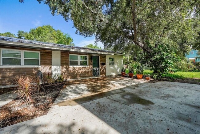 Building Photo - 779 12th Ave N