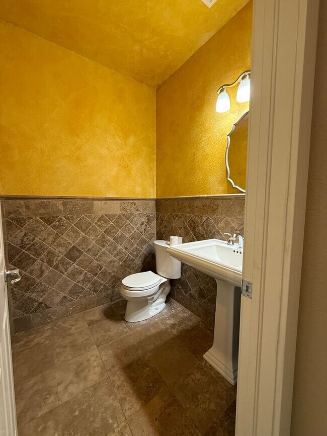 Building Photo - Your Colorado Oasis Awaits! 4 Bed, 3.5 Bath Home with Modern Amenities next to open space