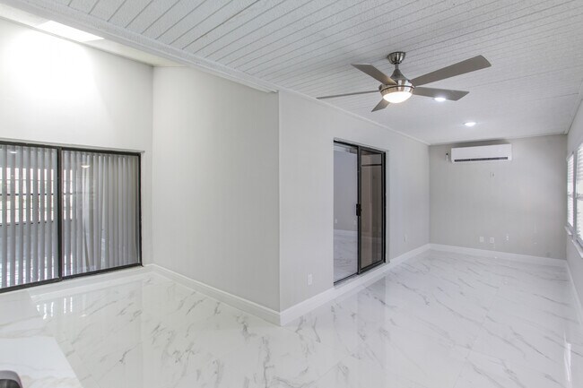 Building Photo - 6349 Oak Meadow Bend