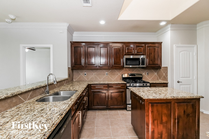 Building Photo - 621 Bareback Ln