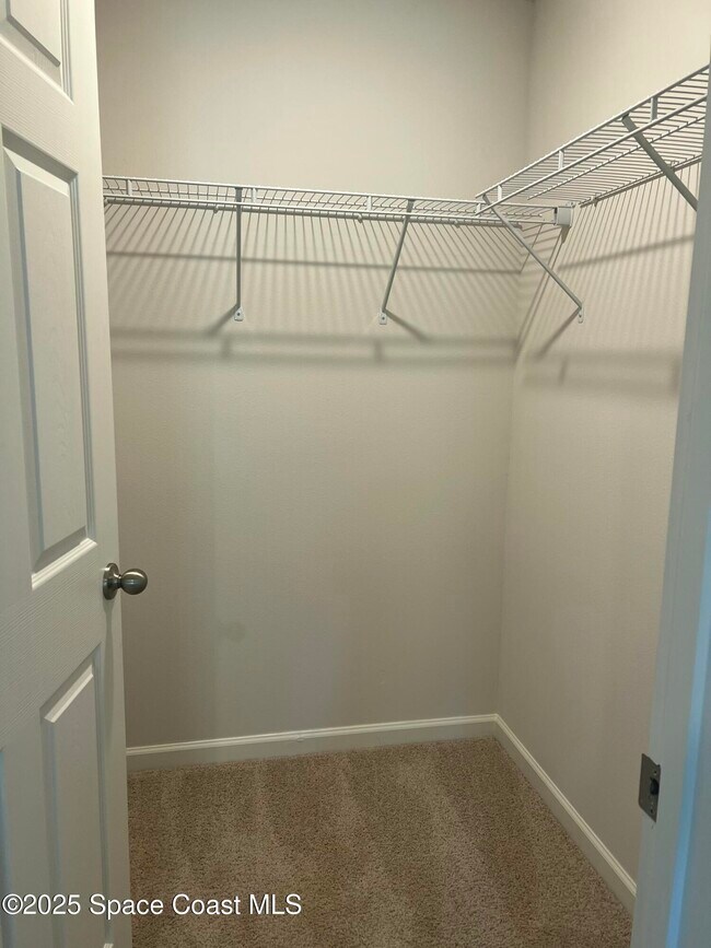 Building Photo - 881 Hollahan Rd SE