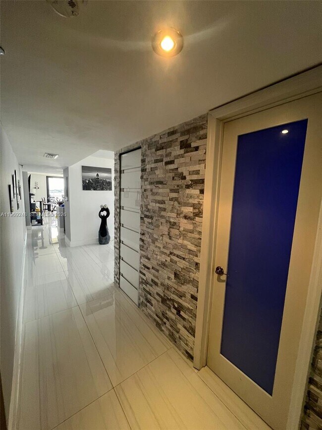 Building Photo - 17878 N Bay Rd