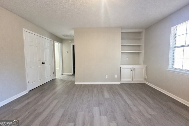 Building Photo - 271 E Wright St