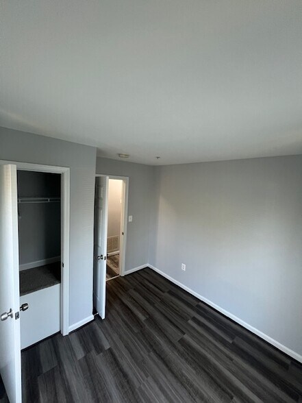 Building Photo - 4801 Waltonshire Cir