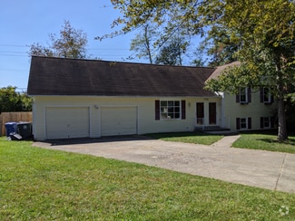 Building Photo - 485 Woodview Dr