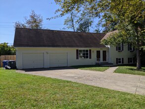 Building Photo - 485 Woodview Dr