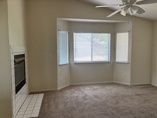 Building Photo - Modesto 4 Bedroom 2.5 Bathroom Home