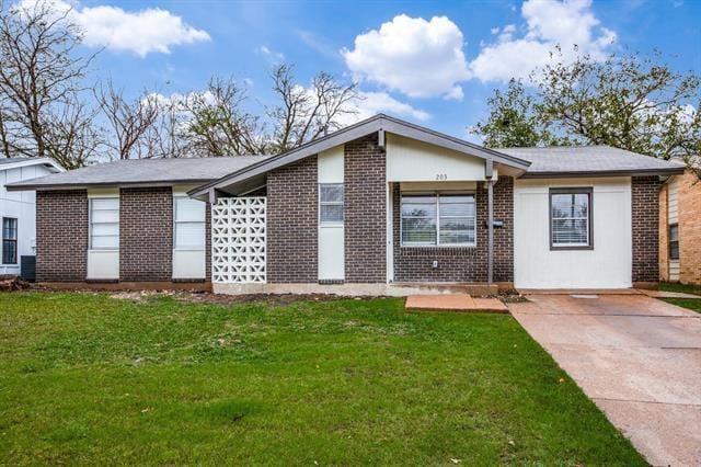 Primary Photo - 203 N Forest Crest Dr