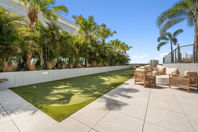 Building Photo - 400 Central Ave