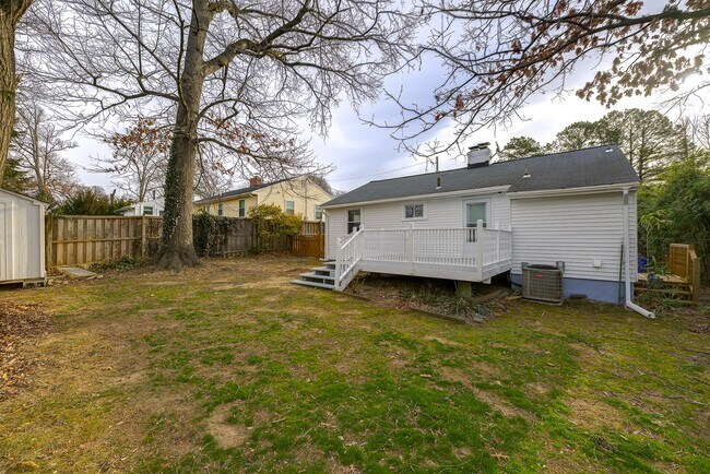 Building Photo - Charming 3BR Home with Fenced Backyard & Patio in Silver Spring