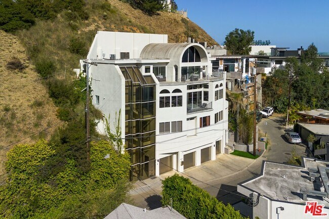 Building Photo - 8435 Franklin Ave