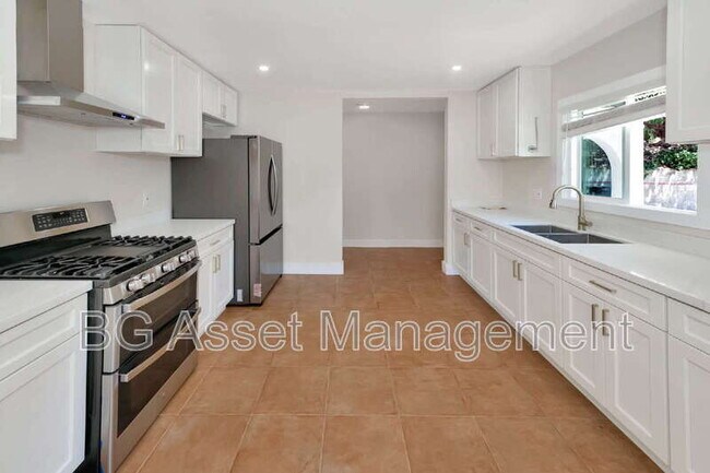 Building Photo - 2801 Sabral Cir