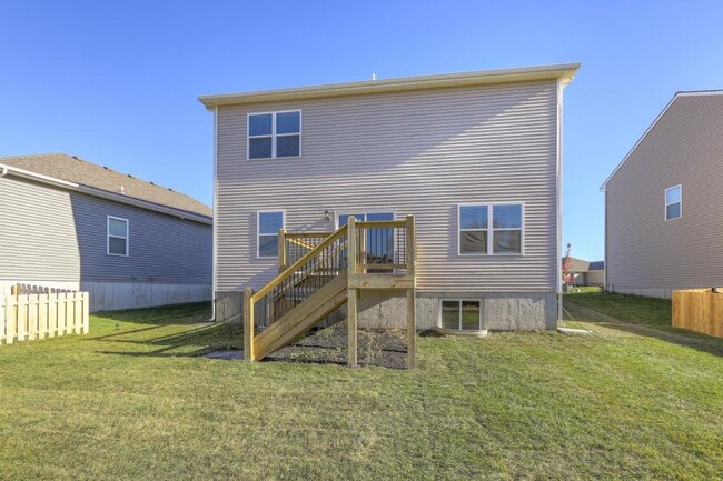 Building Photo - 1611 Maci St