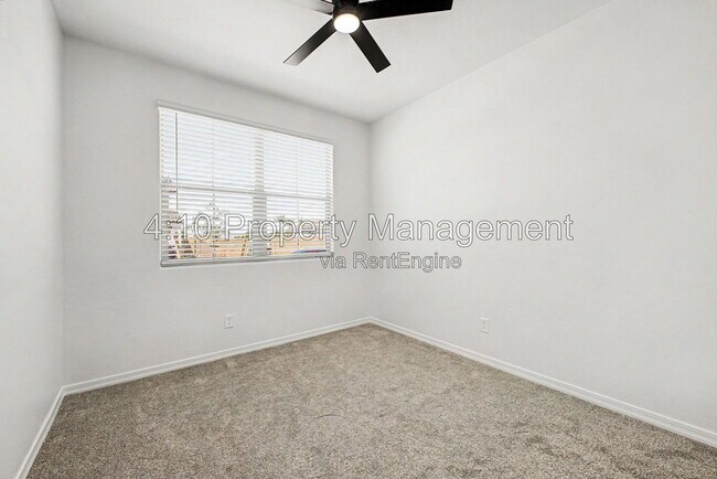 Building Photo - 4433 E Rock Daisy Ln