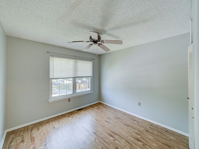 Building Photo - 96 Versailles Ct