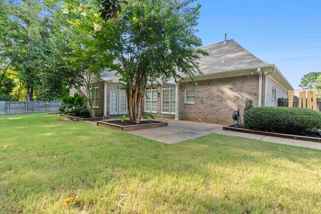 Building Photo - 9143 Raspberry Ln