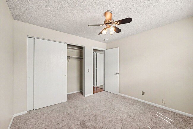 Building Photo - 232 S Brentwood St