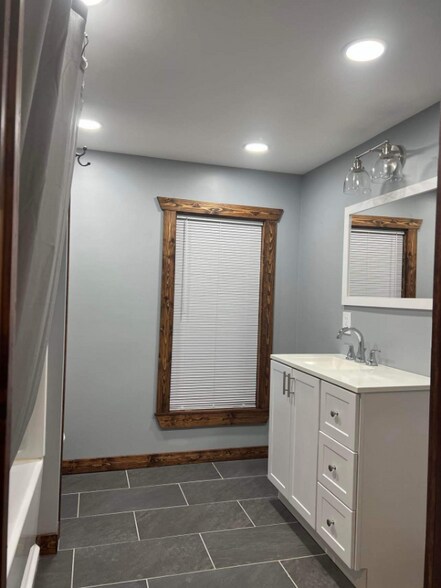 Building Photo - 195 E 2nd St