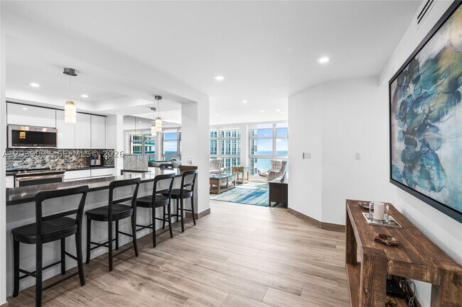 Building Photo - 5055 Collins Ave
