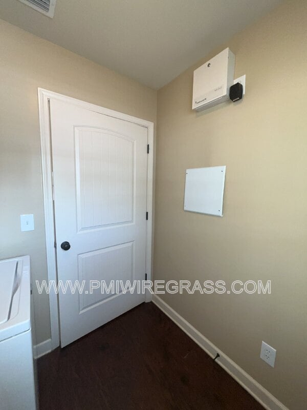Building Photo - 229 Lace Dr