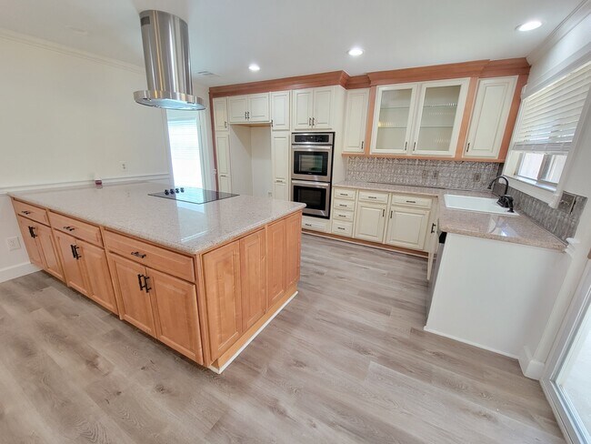 Building Photo - 22522 Deville Dr