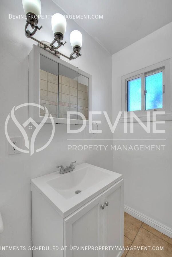 Building Photo - 15044 Redondo Dr